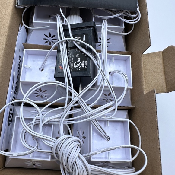 22.6 Ft Snowflake Projector Lights with 6Pcs LED Lantern Projection- Plug in Han - Picture 4 of 6